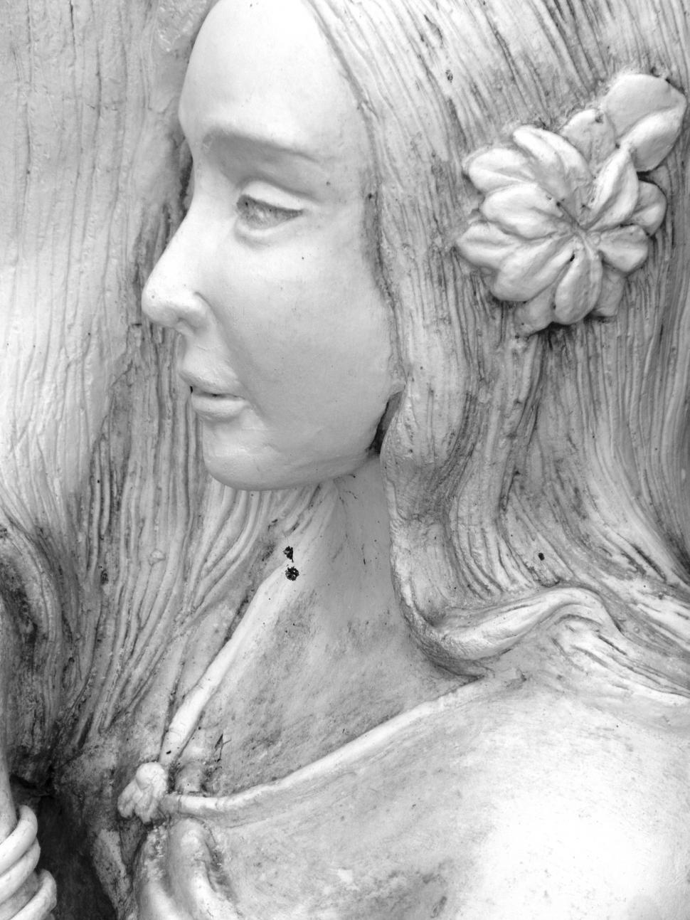 Free Image of Oriental Statue of Women 