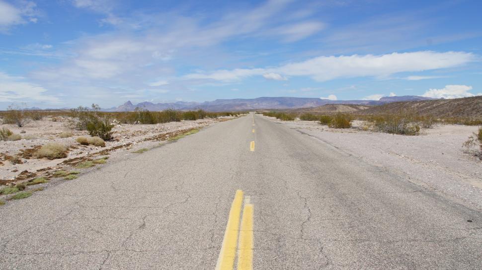 Free Image of Desert Highway 