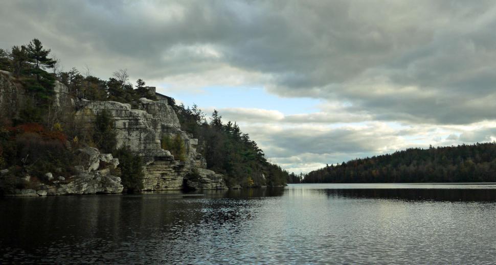 Free Image of Lake side in autumn 