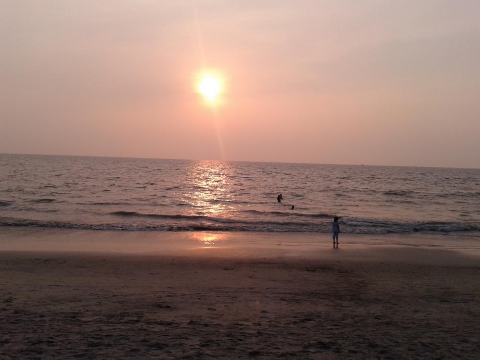 Free Image of sunset at calicut beach 
