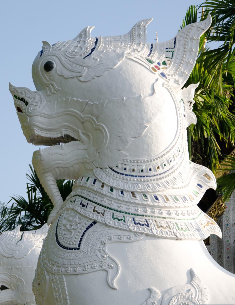 Free Image of Lion Statue White Thai Lion Guard 