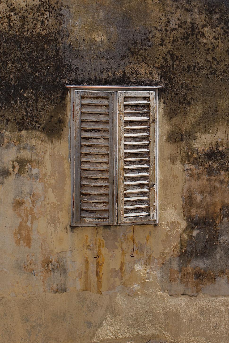 Free Image of Old window 