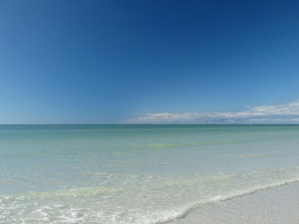 Free Image of An ocean and beach landscape 