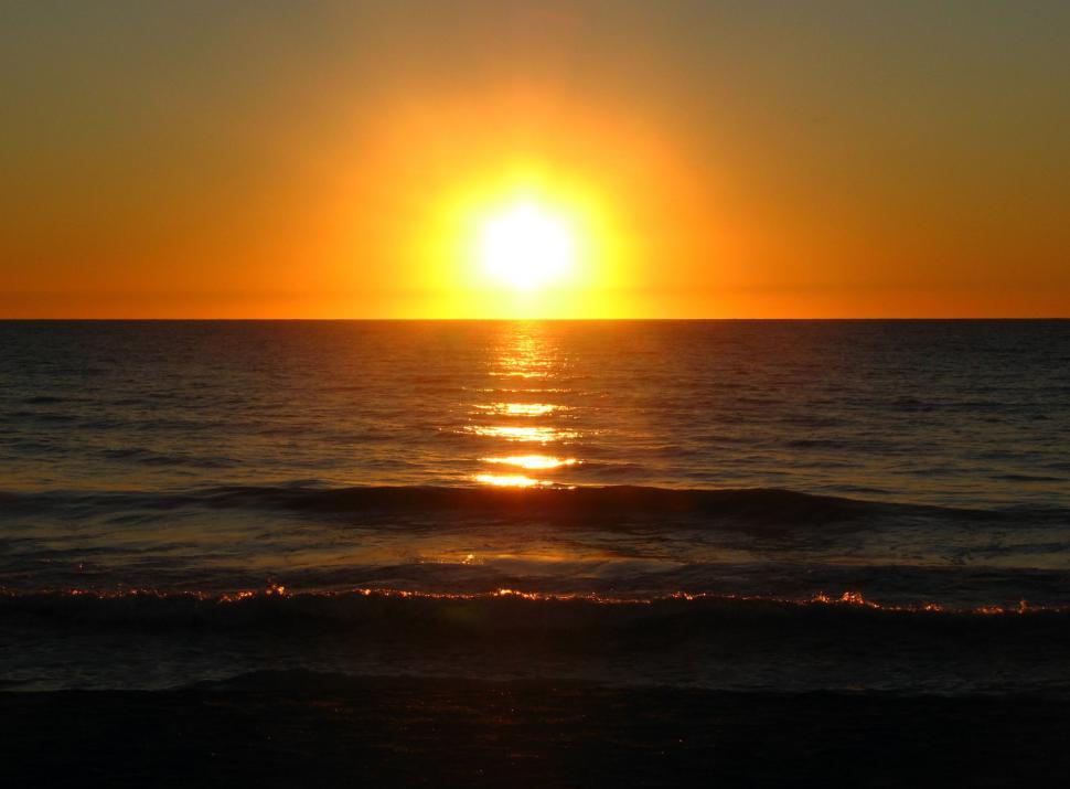 Free Image of An ocean sunset landscape 