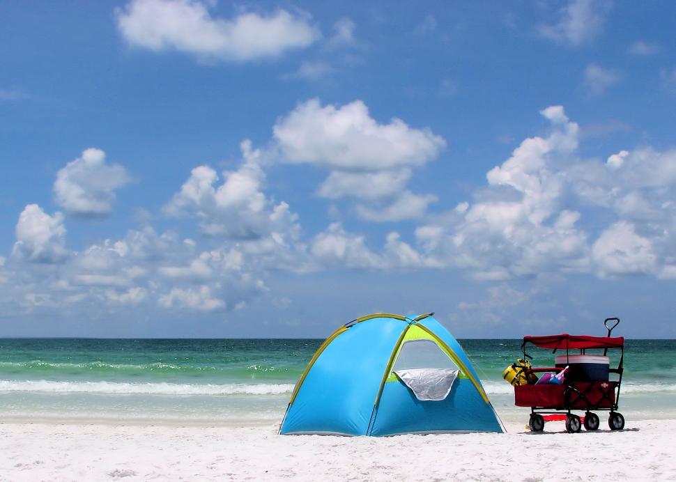 Free Image of A tent and buggy on a beach 