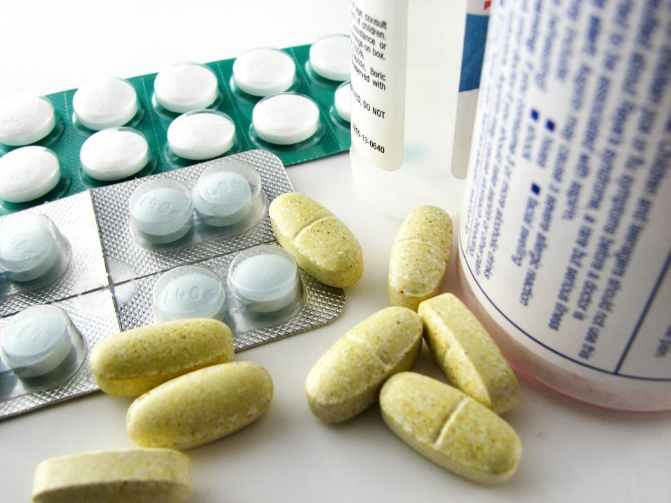 Free Image of Closeup of pills and medicine 