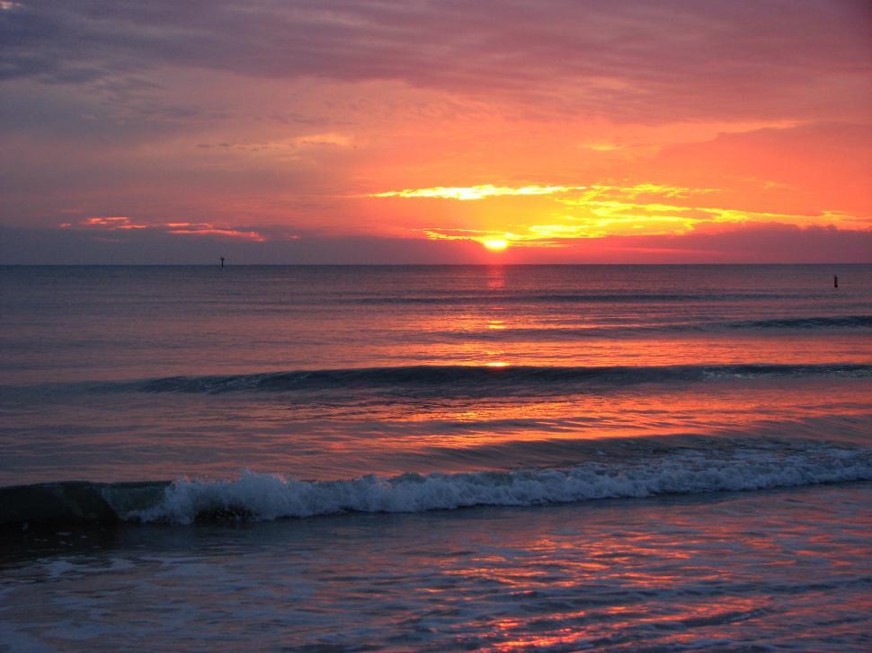 Free Image of A beach and ocean sunset 