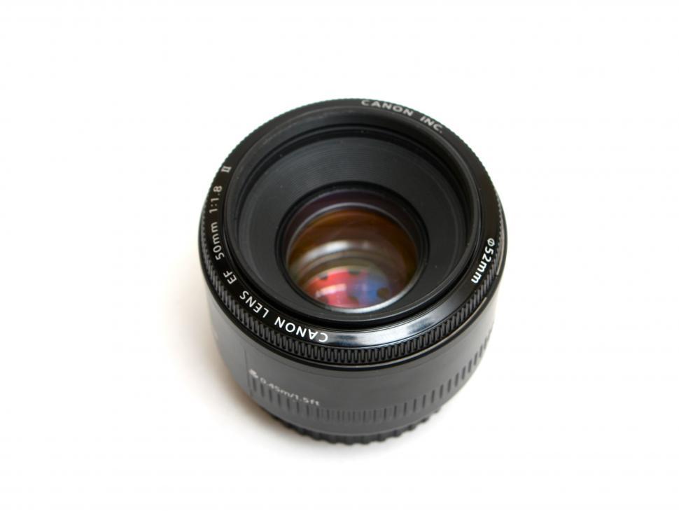 Free Image of A camera lens isolated on a white background 