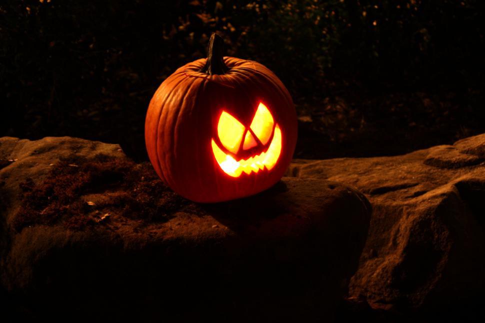 Free Image of A Halloween jack-o-lantern on a rock 
