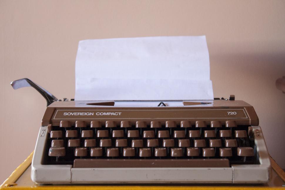 Free Image of Typewriter Front 