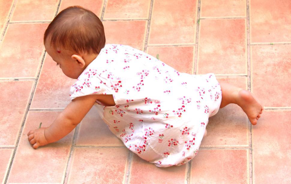 Free Image of Baby falls on the floor 
