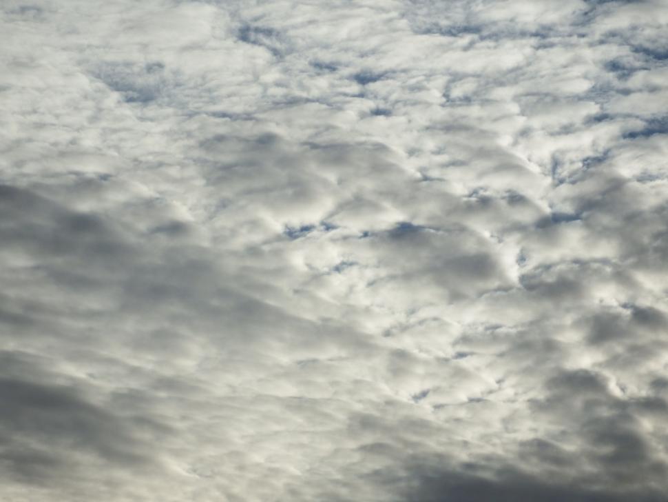 Free Image of Fluffy Clouds Background 