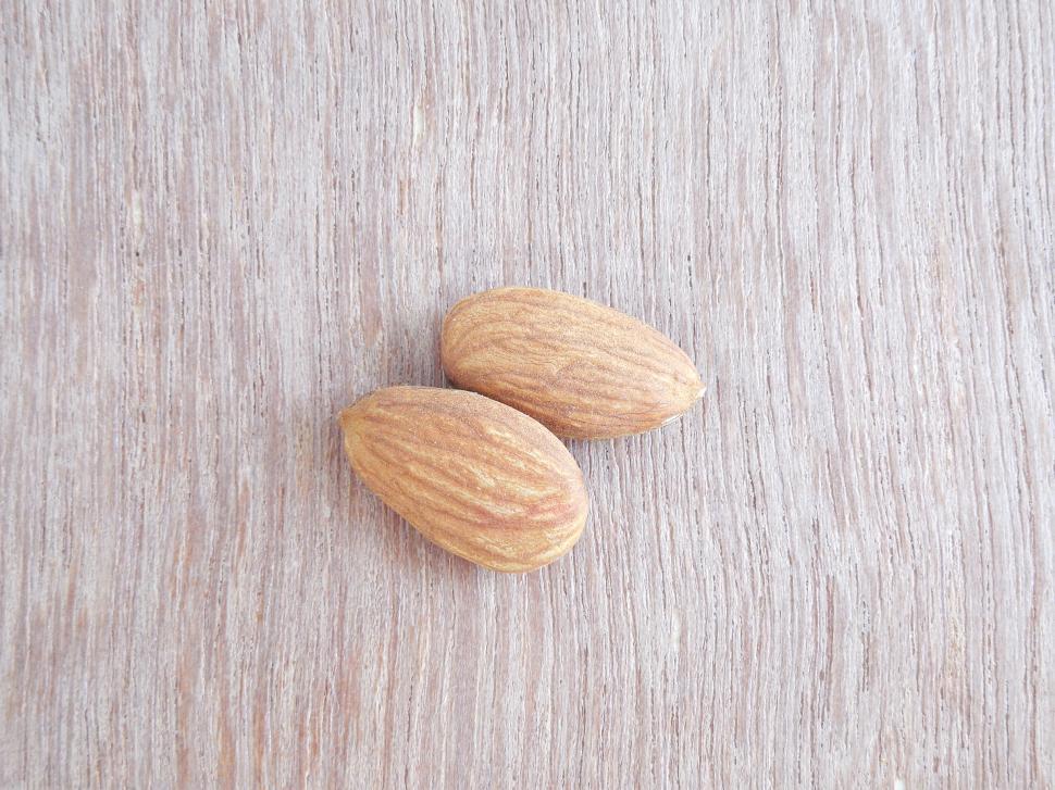 Free Image of Almonds 
