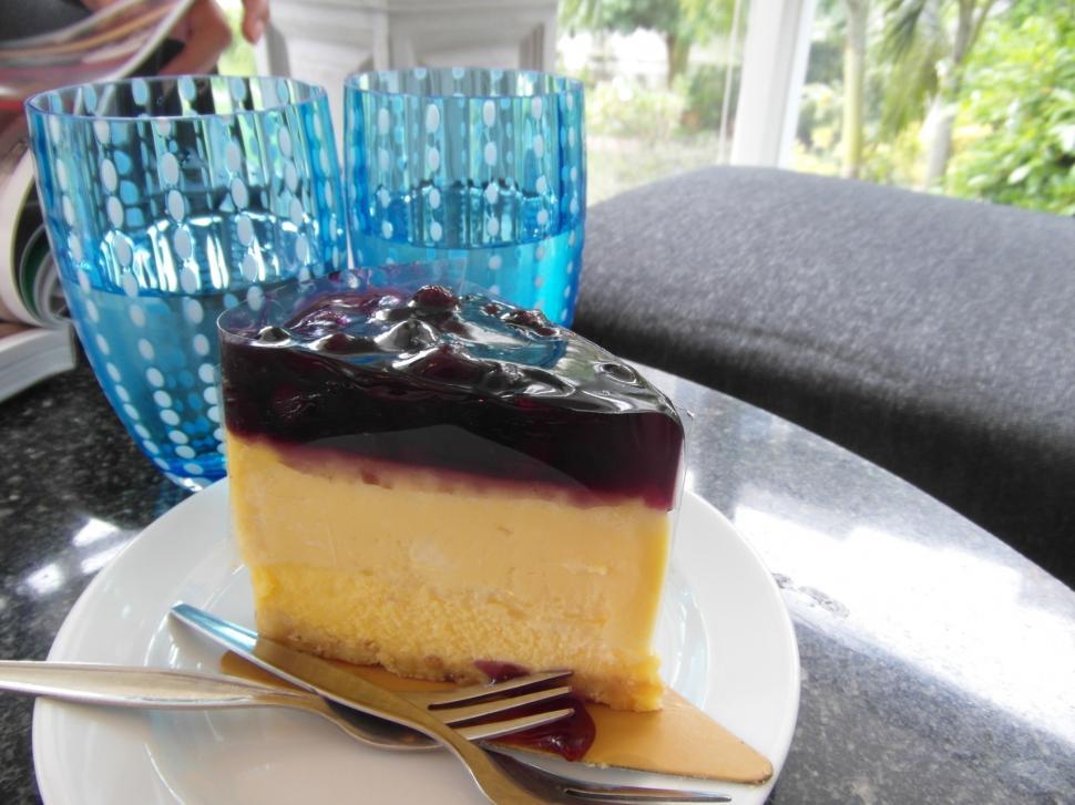 Free Image of Cheesecake and Water 