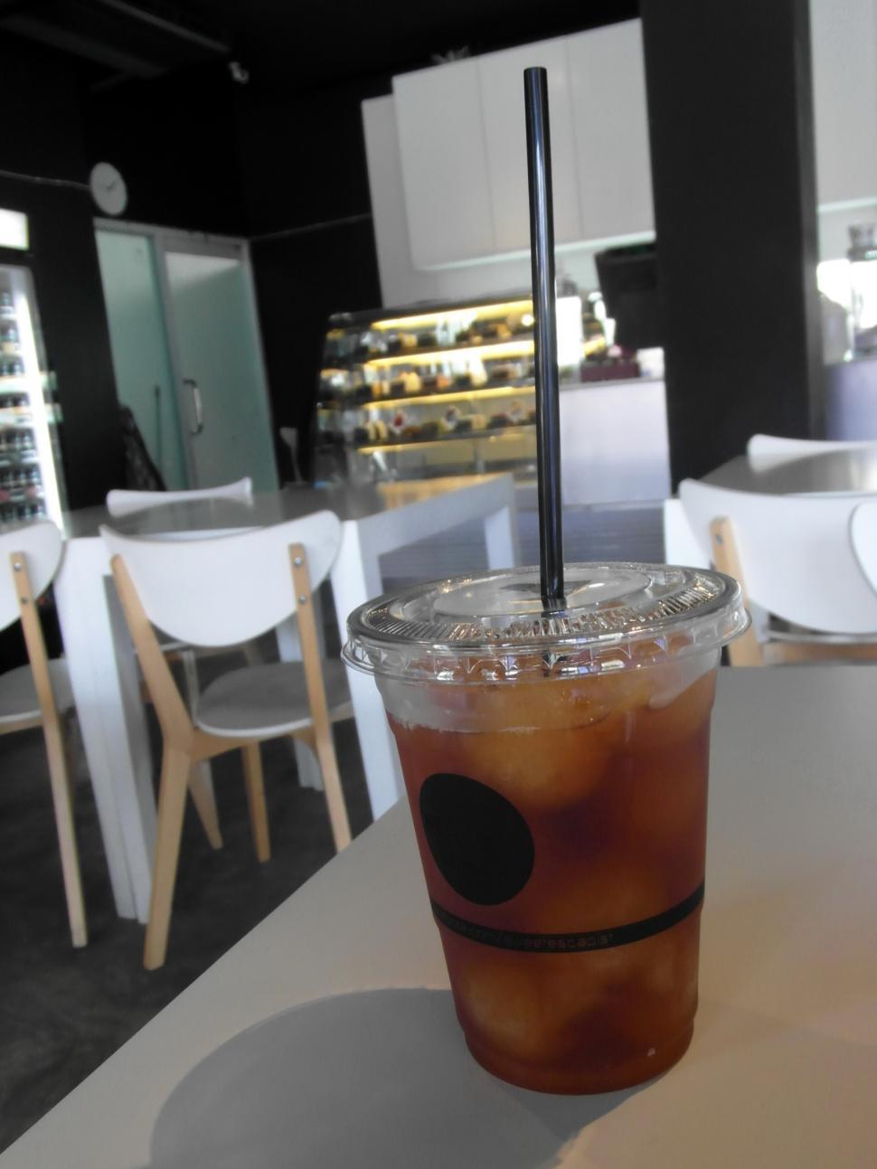 Free Image of Iced Lemon Tea in a Cafe 