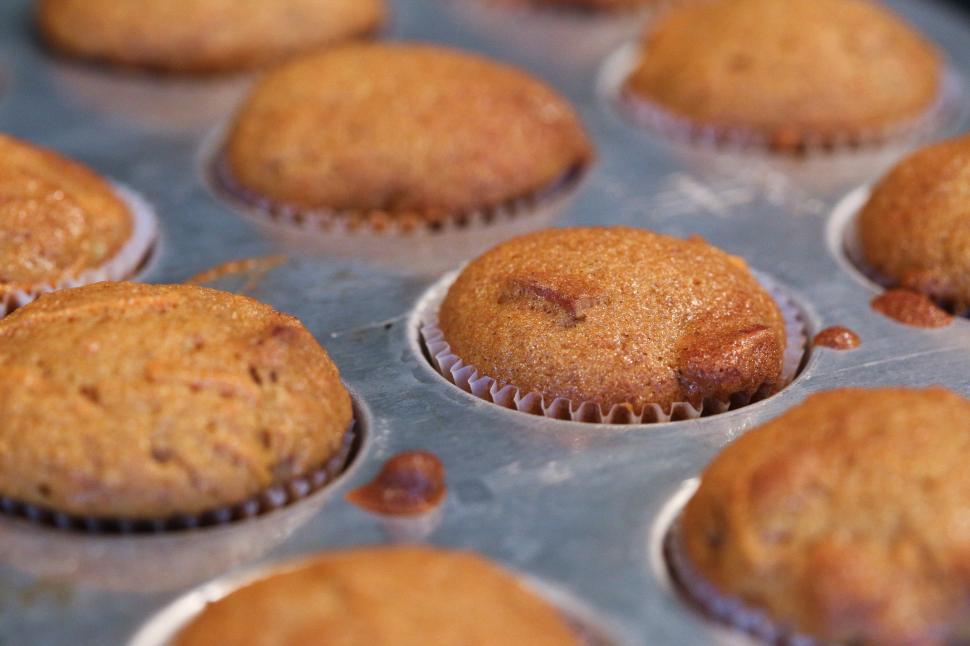Free Image of Fresh muffins 
