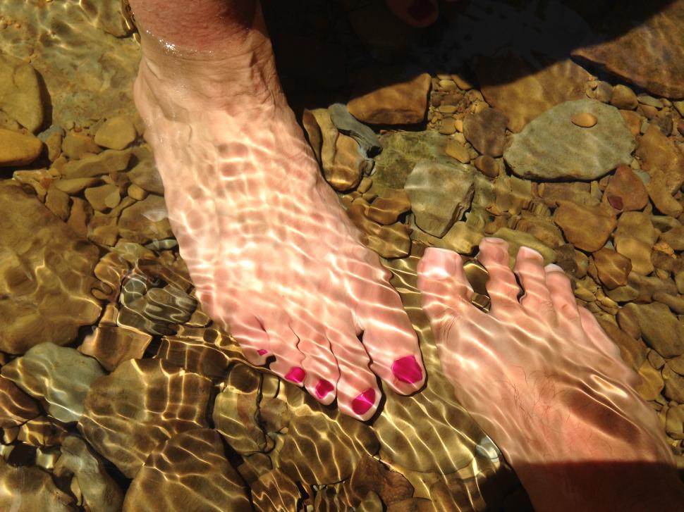 Free Image of Toes in Stream 
