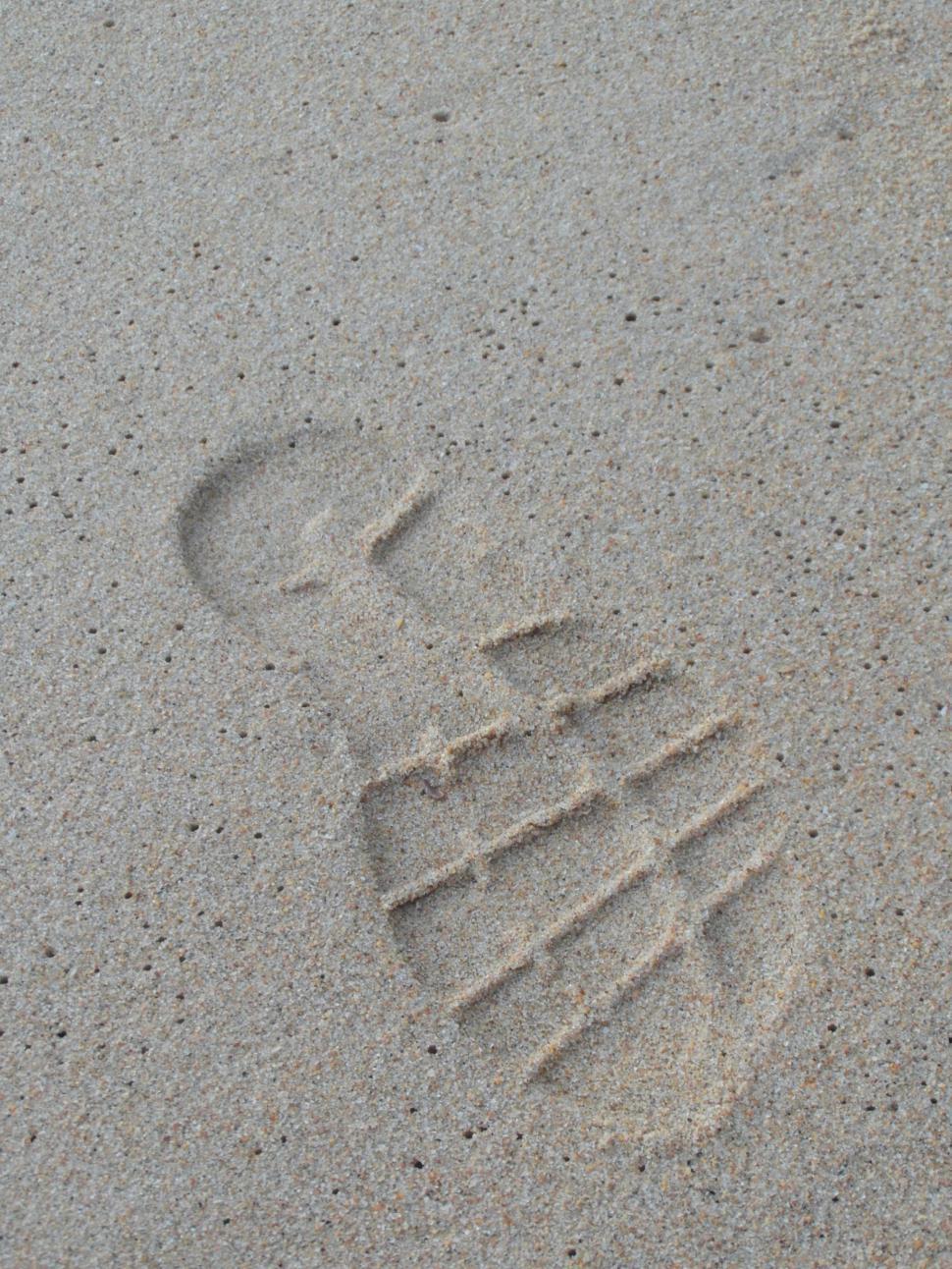 Free Image of Shoeprint on sand 