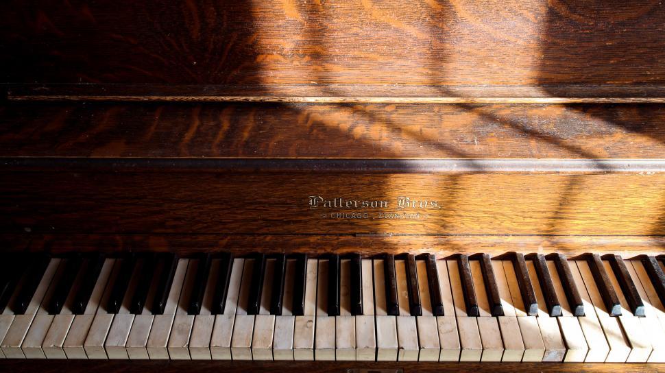 Free Image of Wooden Piano 
