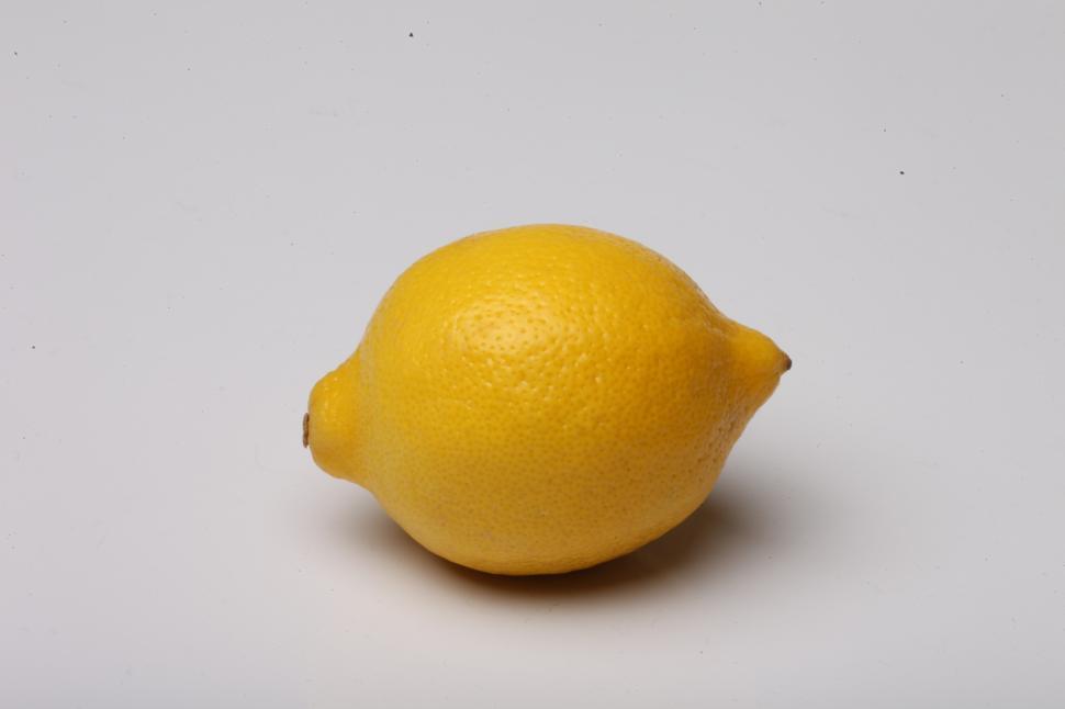 Free Image of Lemon isolated on white. 