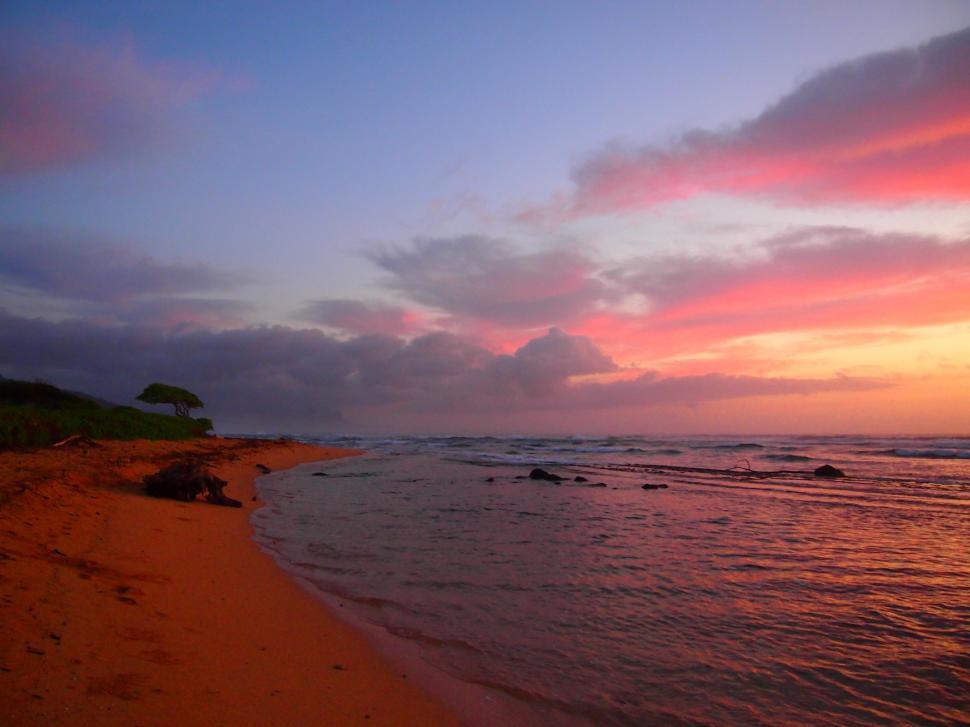 Free Image of Kauai beach and sunset 