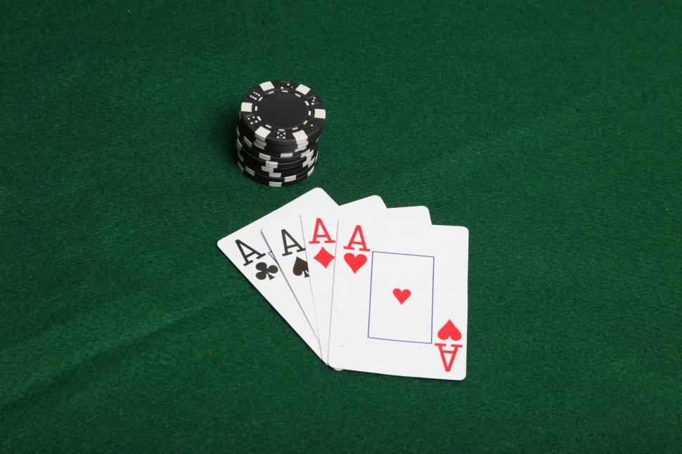 Free Image of Black poker chips and 4 aces 