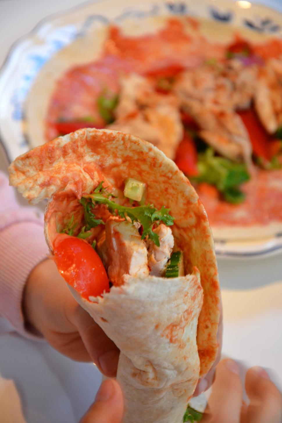 Free Image of Wrap of Chicken with vegetables 