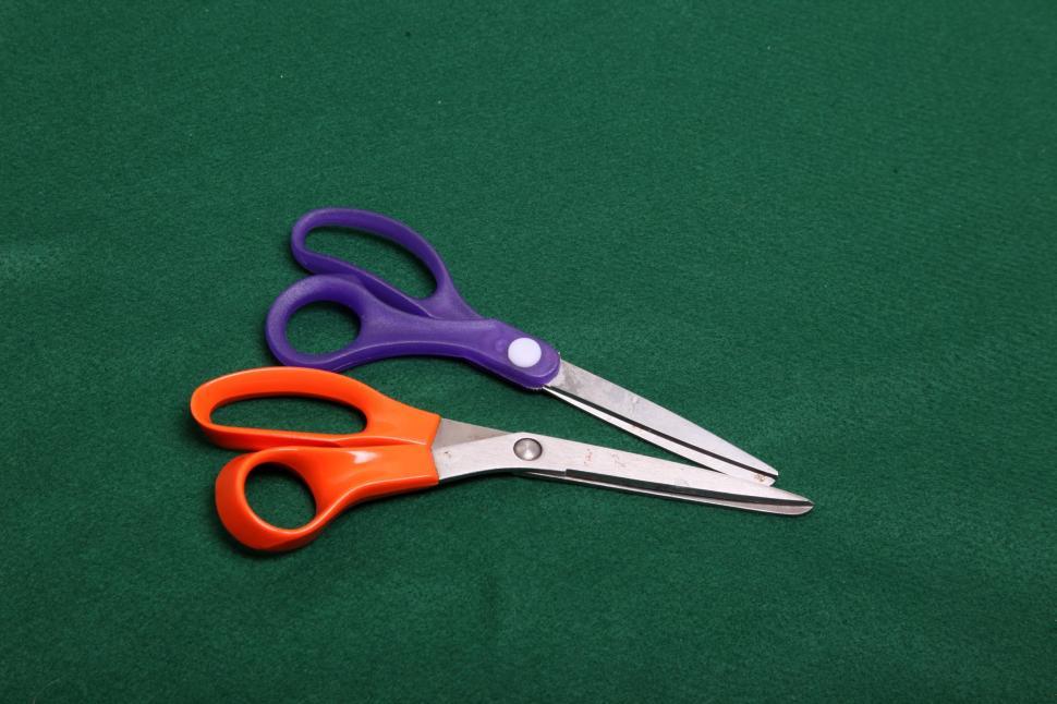 Free Image of Orange and purple scissors 