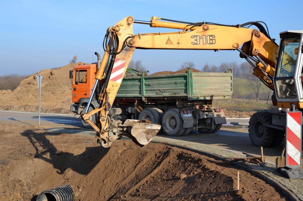 Free Image of Excavator and truck 