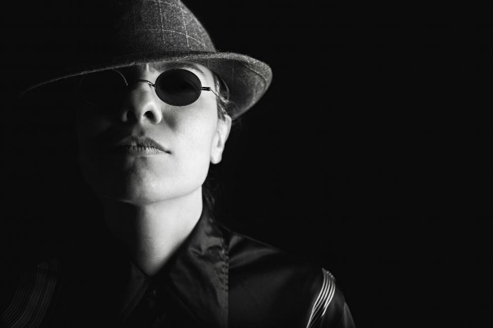 Free Image of Man in sunglasses and hat 