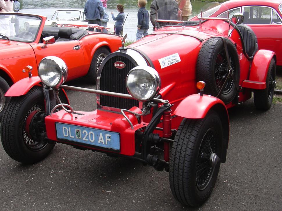 Free Image of Bugatti old model 