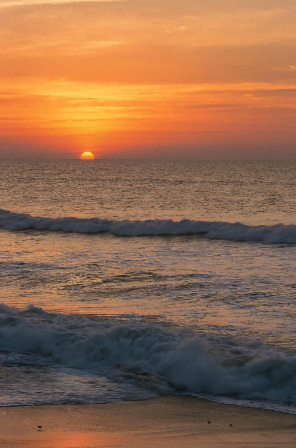 Free Image of Sunrise at the Ocean 