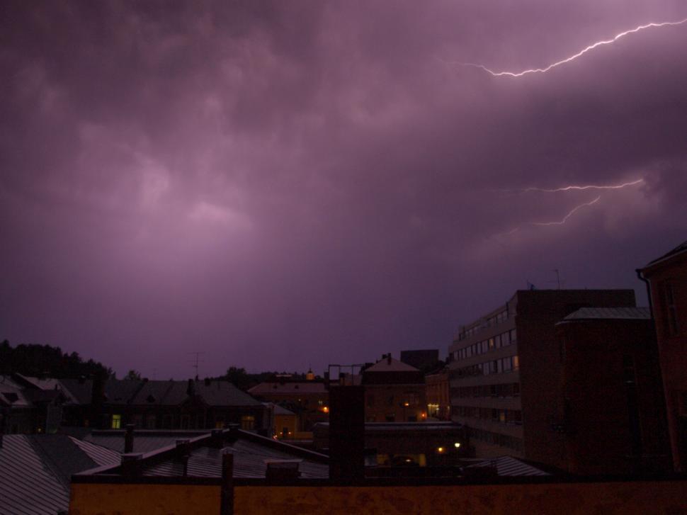 Free Image of Thunder over city 