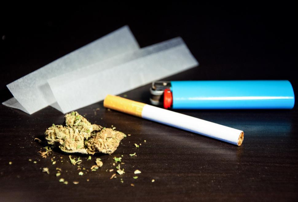 Free Image of Medical marijuana with lighter and rolling paper 