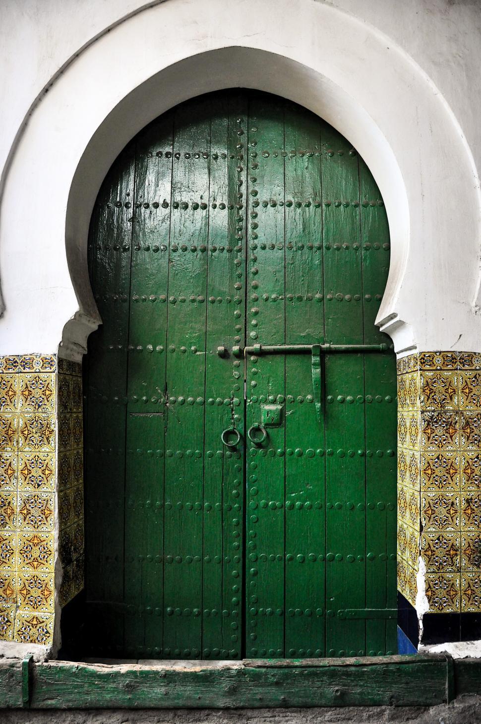 Free Image of Old green door 