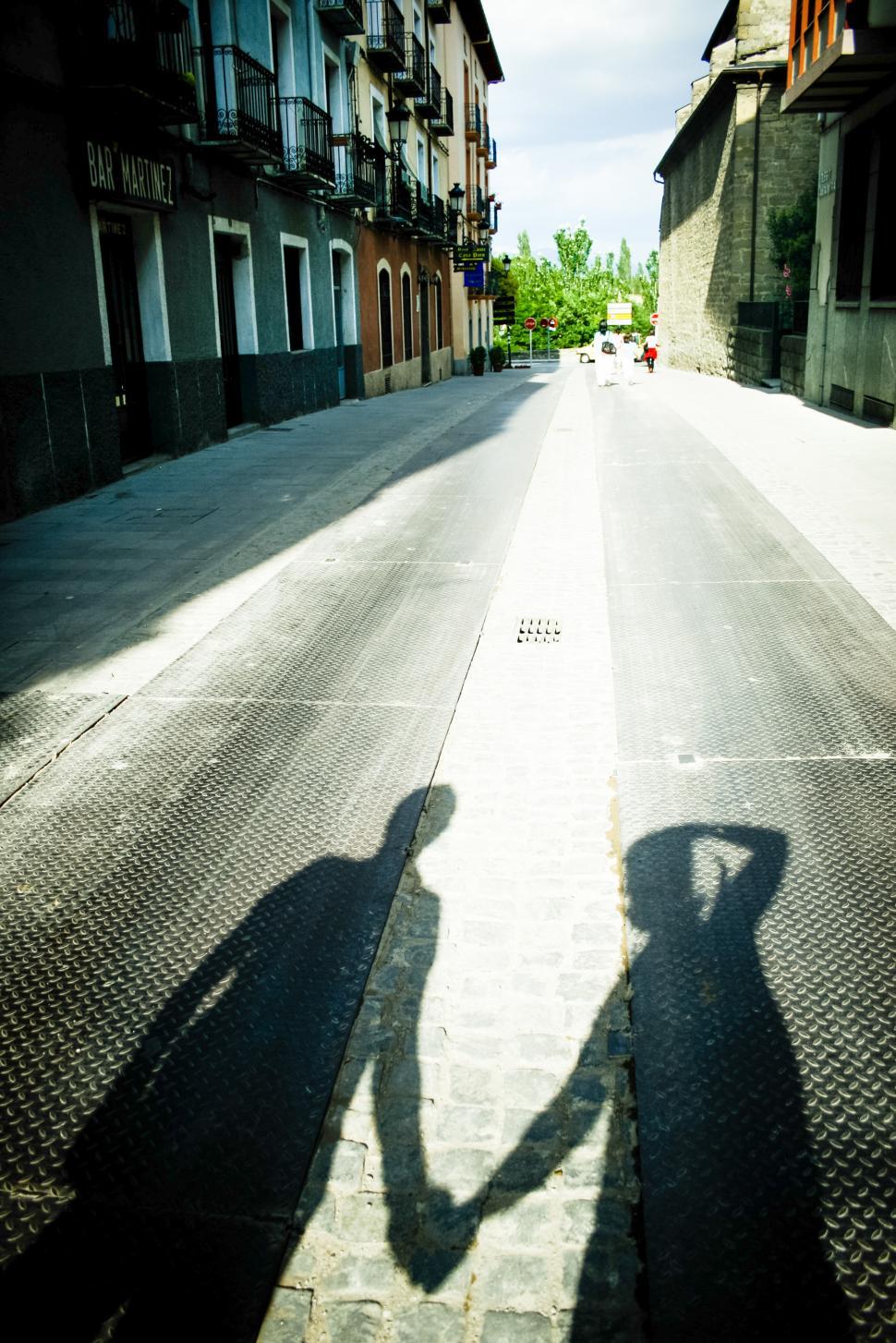 Free Image of Shadow of a couple holding hands 