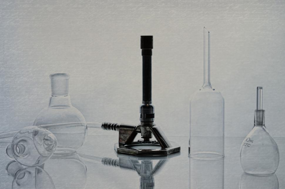 Free Image of Chemistry glassware 