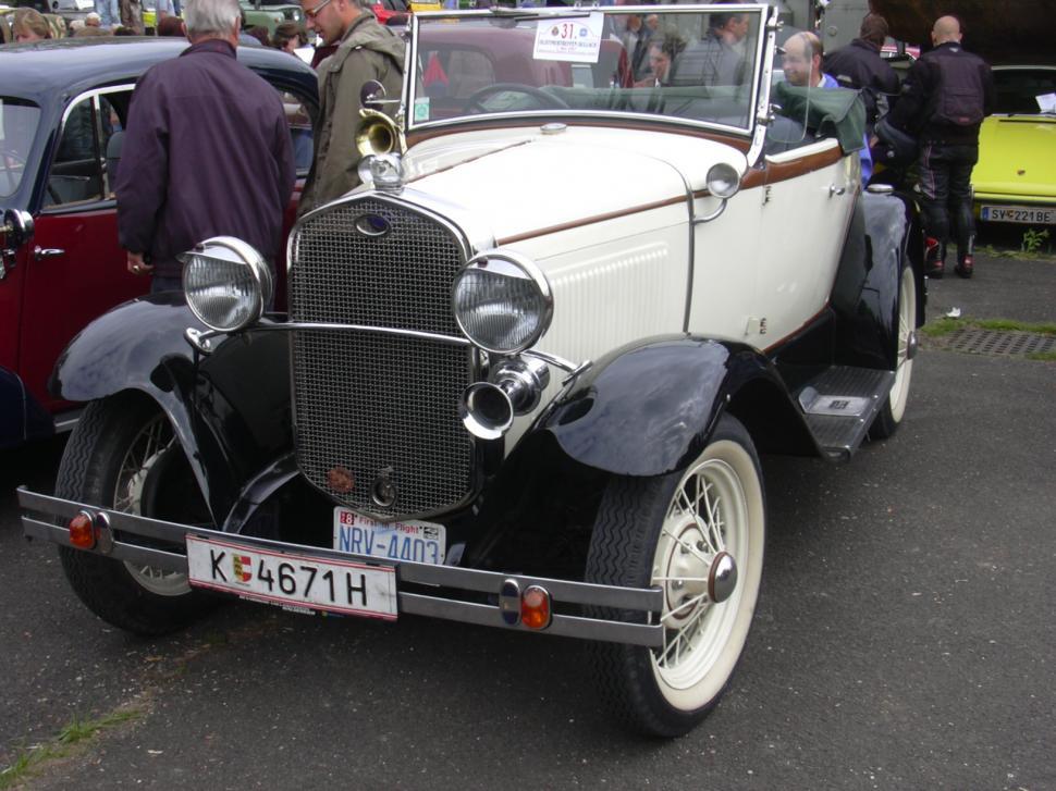 Free Image of Bugatti old model 