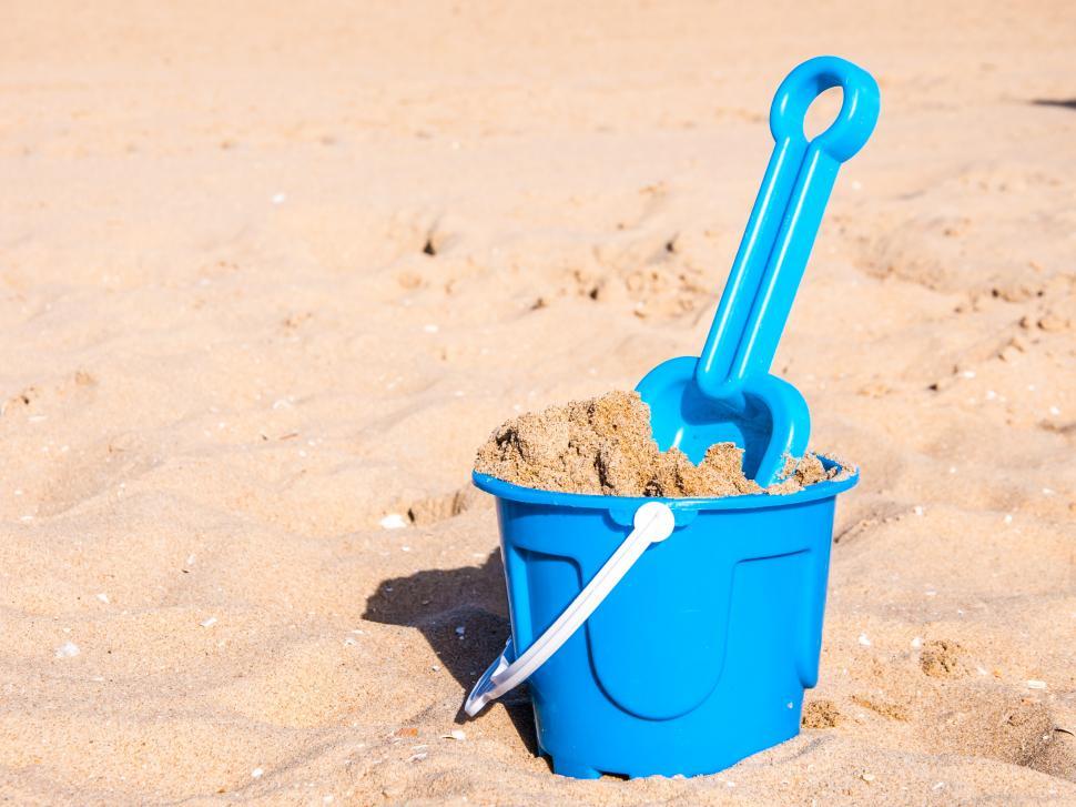 Free Image of A view of a basket and scoop at the beach 