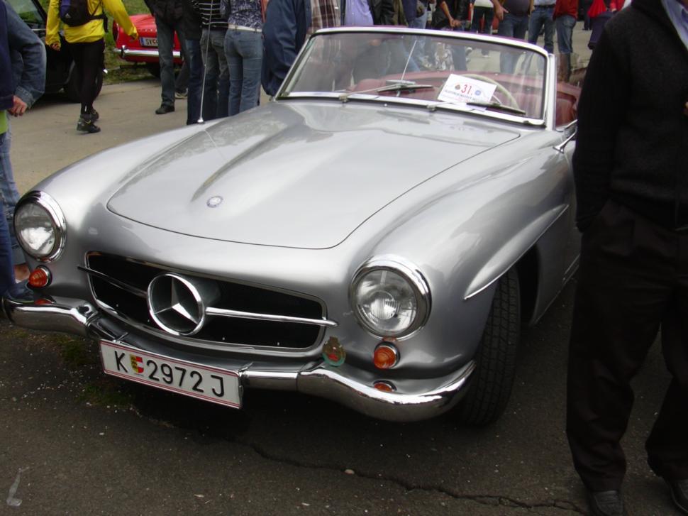 Free Image of Old Mercedes model 