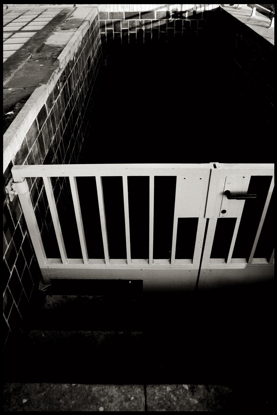 Free Image of Gate to nowhere 