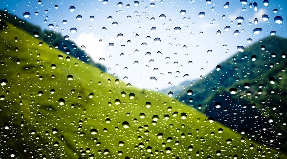 Free Image of Waterdrops on window 