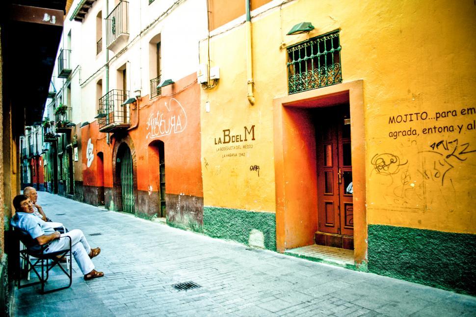 Free Image of Spanish colorful street 