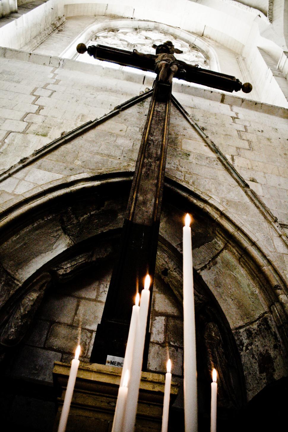 Free Image of Church candles cross 