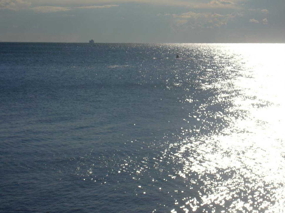 Free Image of Sun on the Ocean 