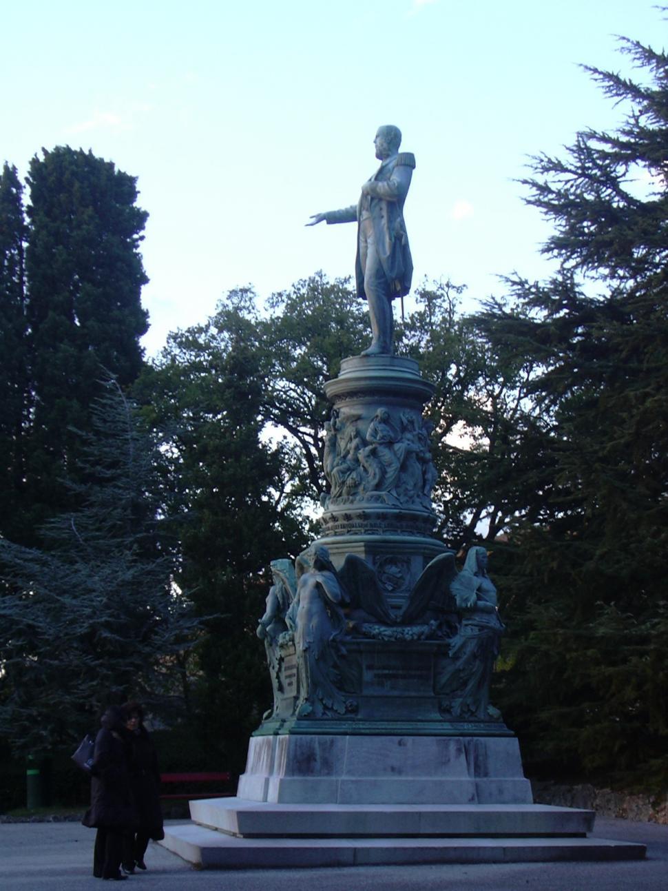 Free Image of Statue 