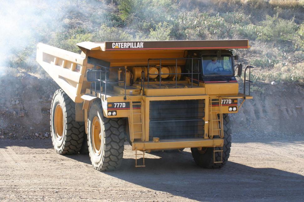 Free Image of Heavy mining truck 
