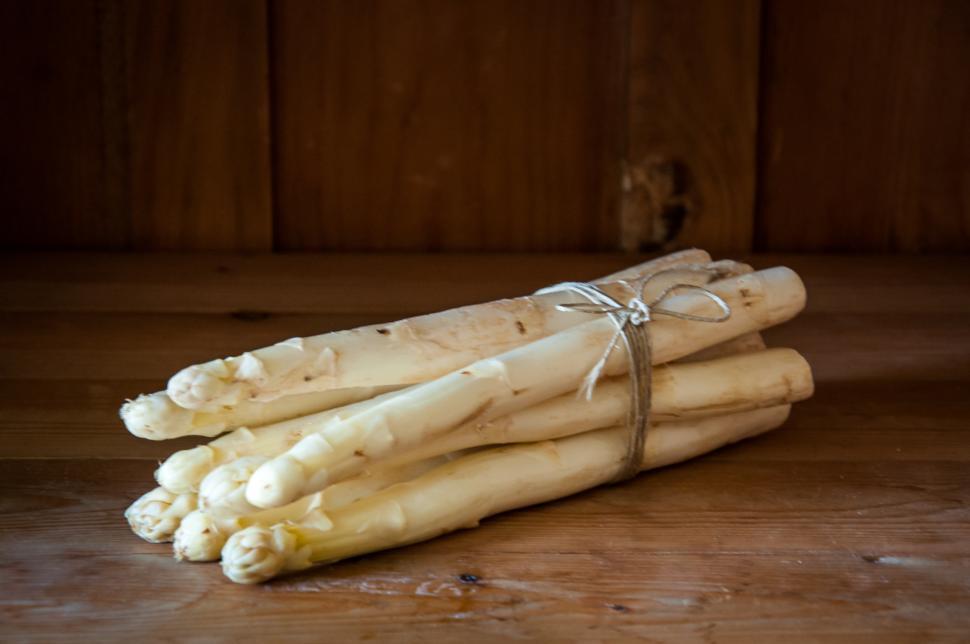 Free Image of bunch of white asparagus, spargel 