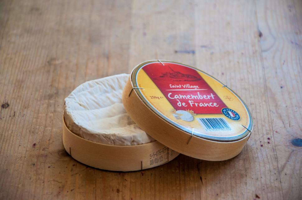 Free Image of Camembert cheese 