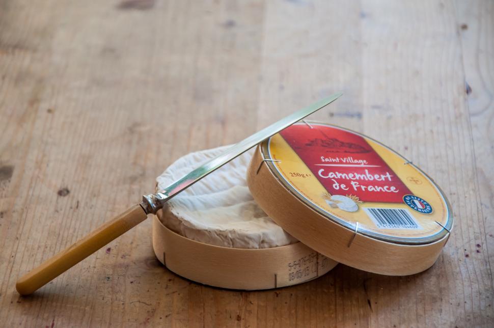 Free Image of Camembert cheese 